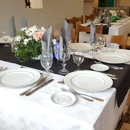 Hotel Restaurant Les 3 Chenes Fréjus